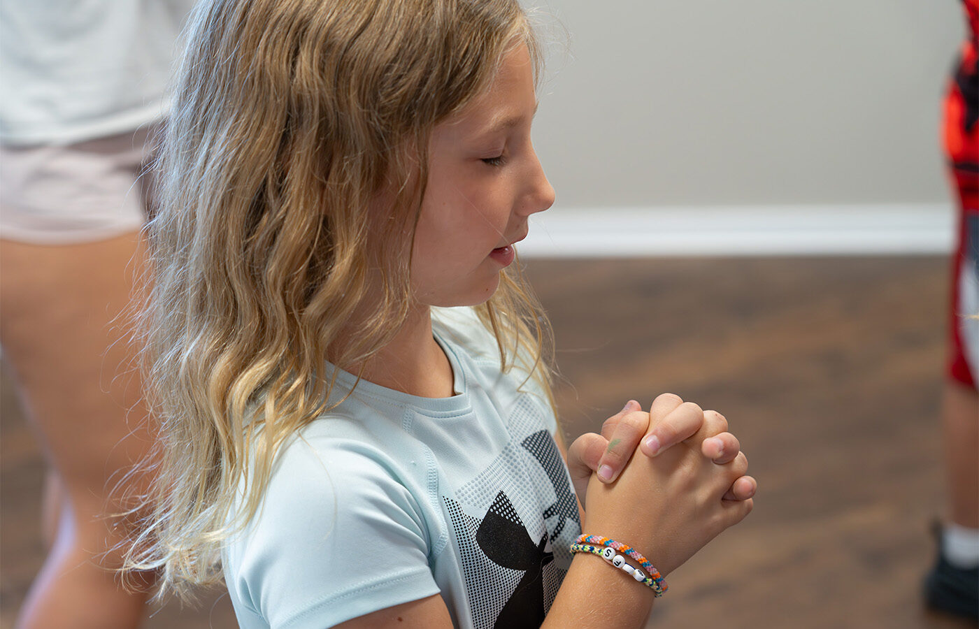 Edie praying (web)